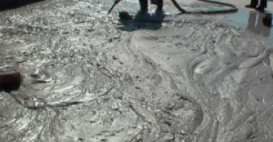 混凝土固化劑施工后地面應避免什么液體接觸？